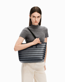 MONOGRAM 3.0 LOOP Medium Tote Bag - Black