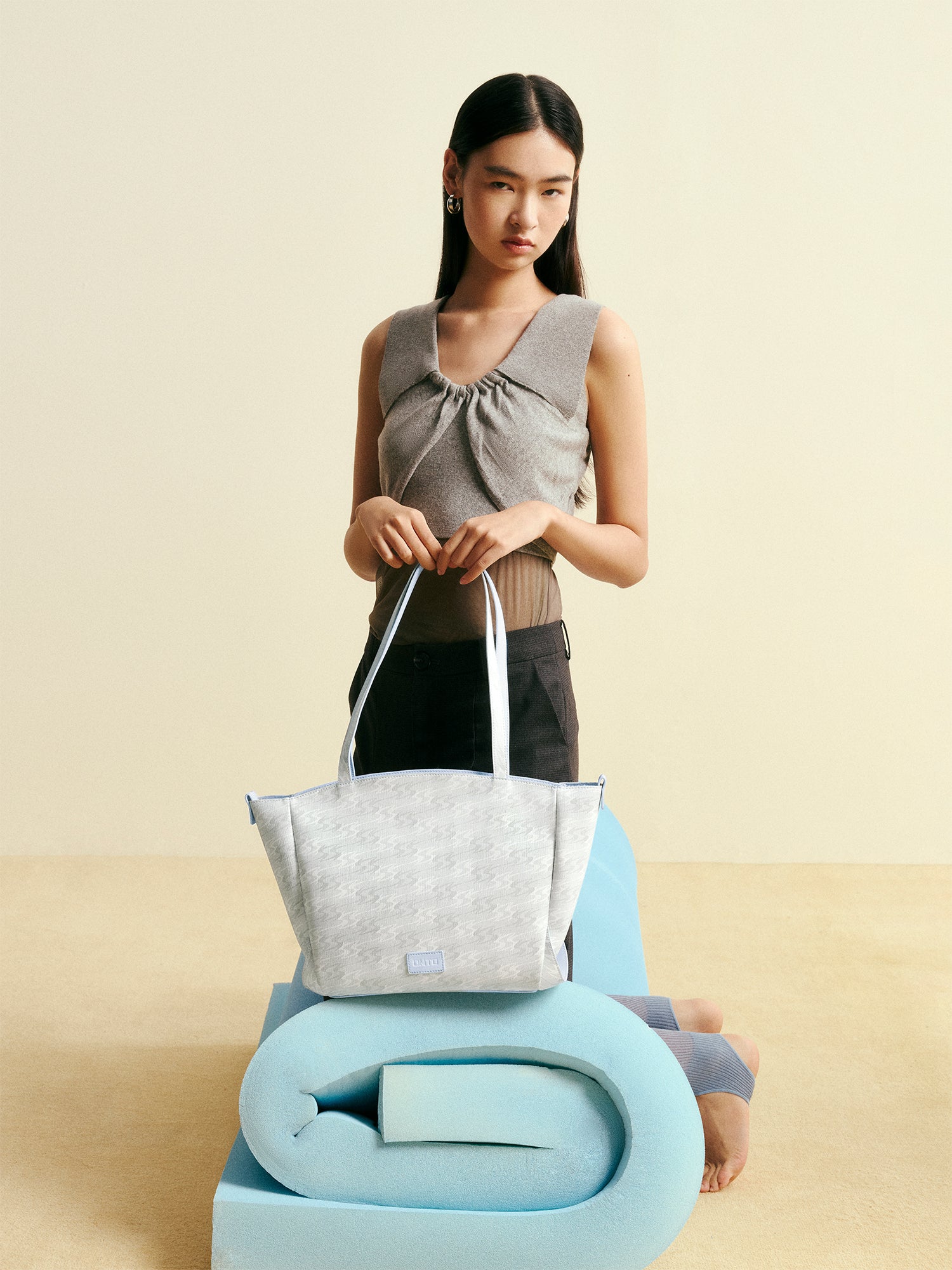 MONOGRAM 5.0 LOOP Medium Tote Bag - Grey