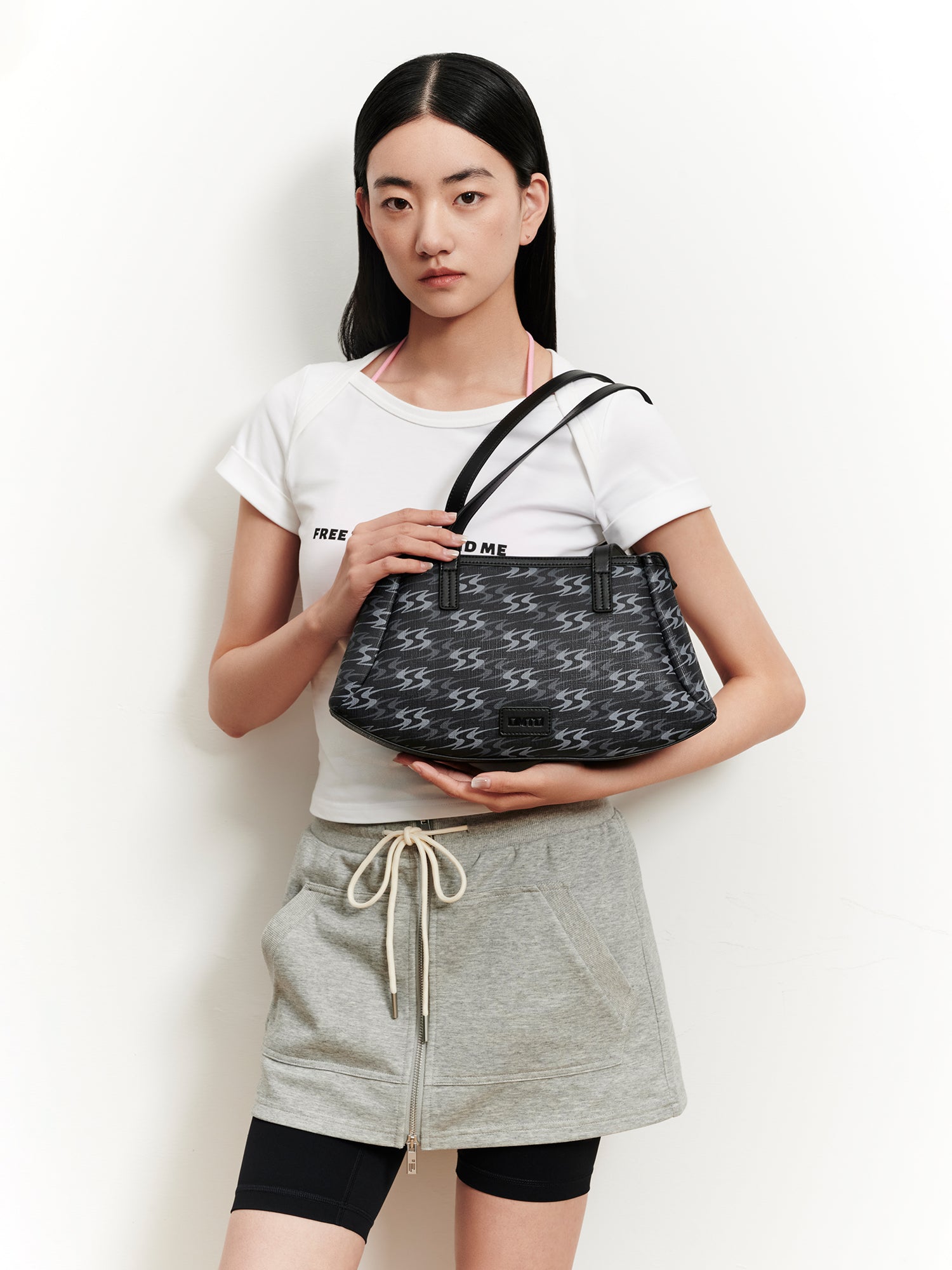 MONOGRAM 5.0 LOOP Regular Shoulder Bag - Black