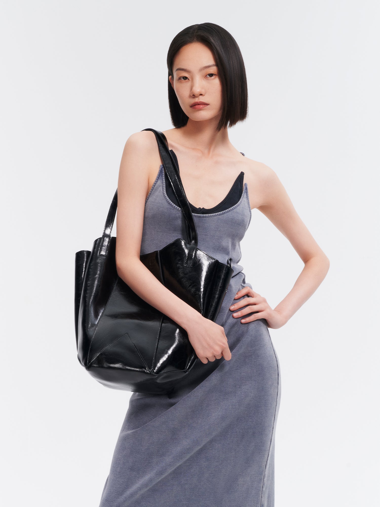 CRISPY PETAL Regular Tote Bag - Black