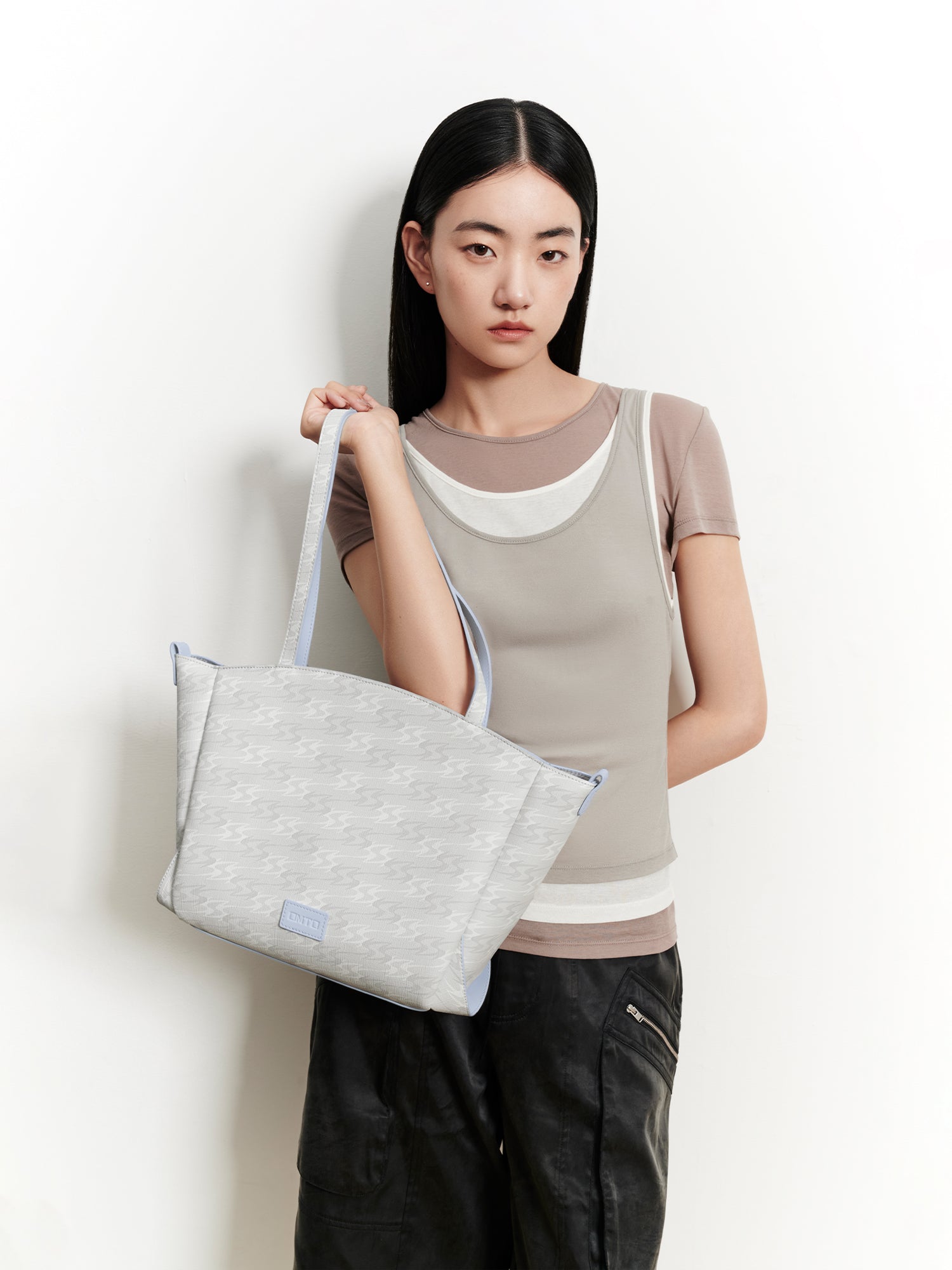 MONOGRAM 5.0 LOOP Medium Tote Bag - Grey