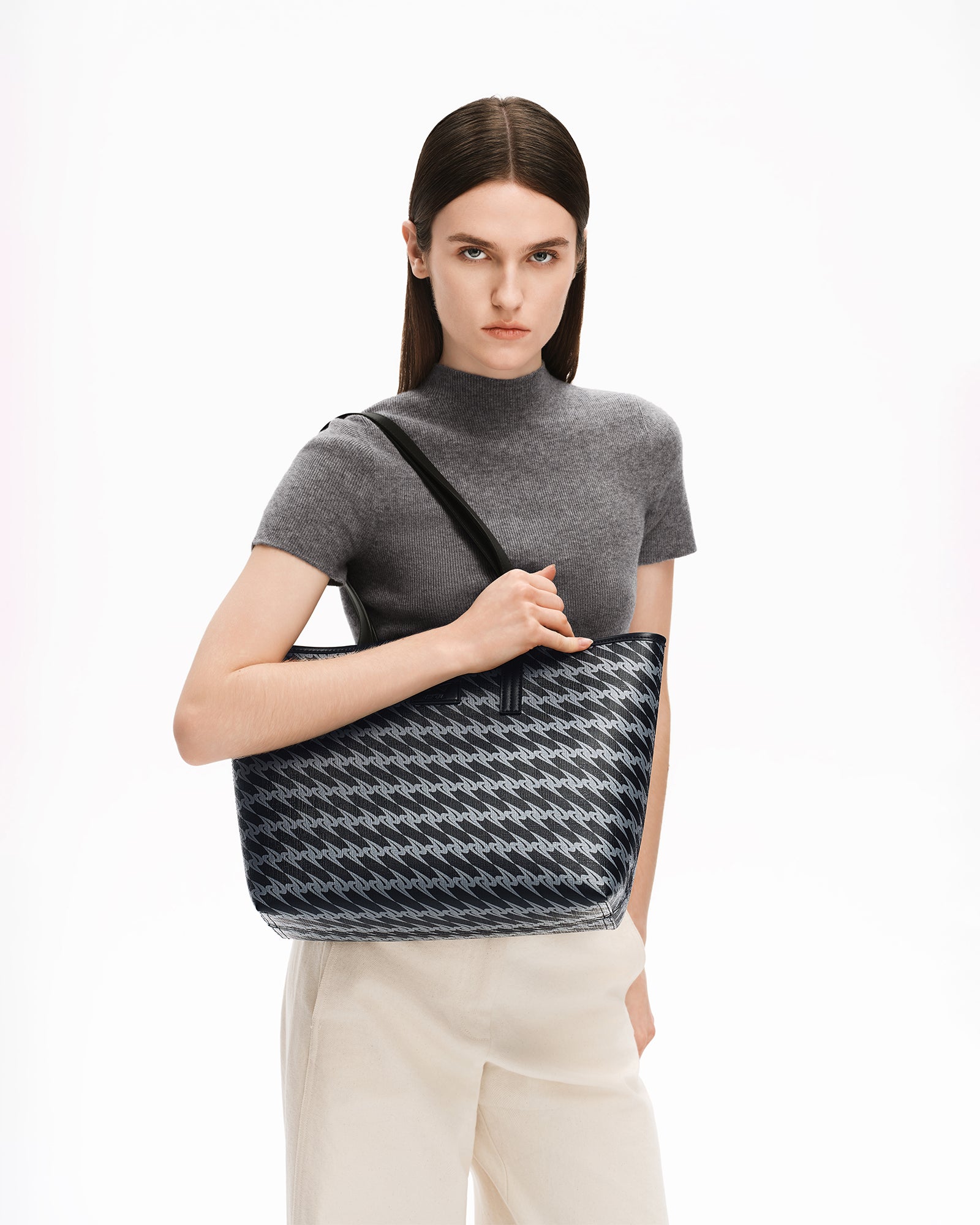 MONOGRAM 3.0 LOOP Medium Tote Bag - Black