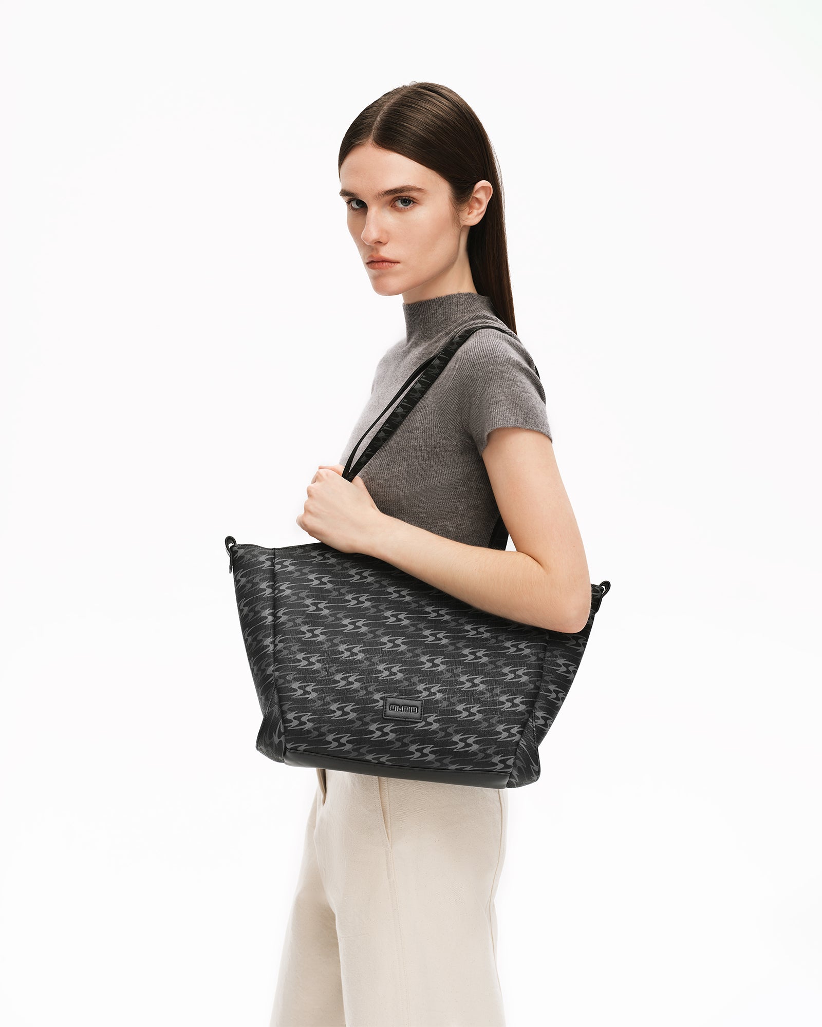 MONOGRAM 5.0 LOOP Medium Tote Bag - Black