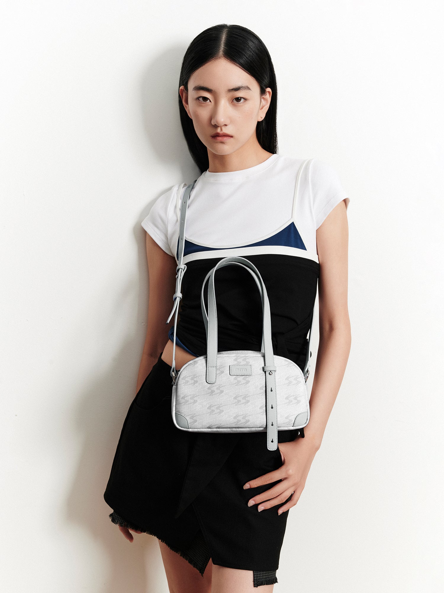 MONOGRAM 5.0 LOOP Regular Shoulder Bag - Cream Grey