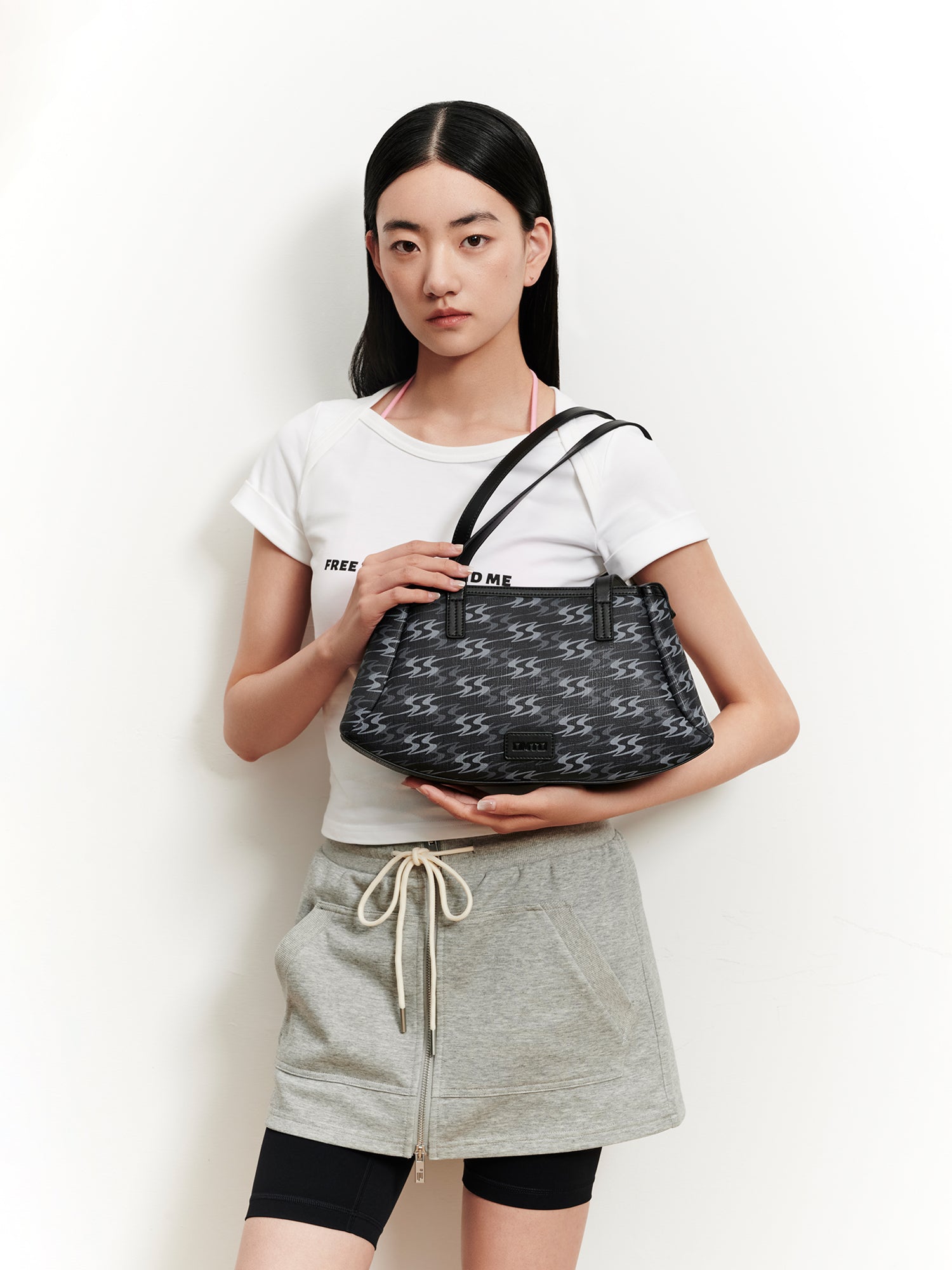 MONOGRAM 5.0 LOOP Regular Shoulder Bag - Black