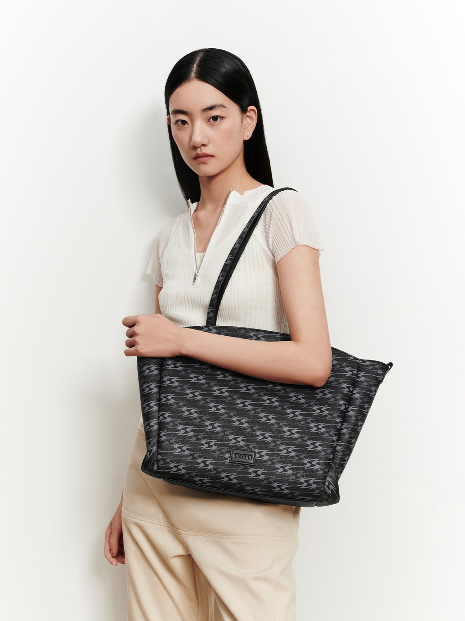 MONOGRAM 5.0 LOOP Large Tote Bag - Black