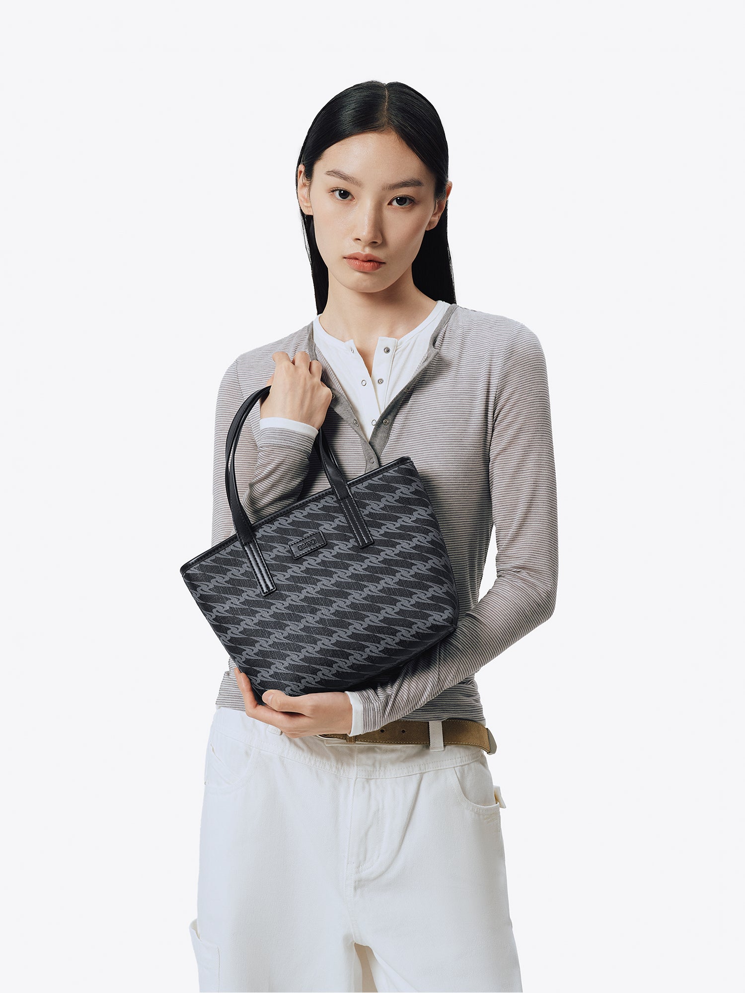 MONOGRAM 3.0 LOOP Small Handbag - Black