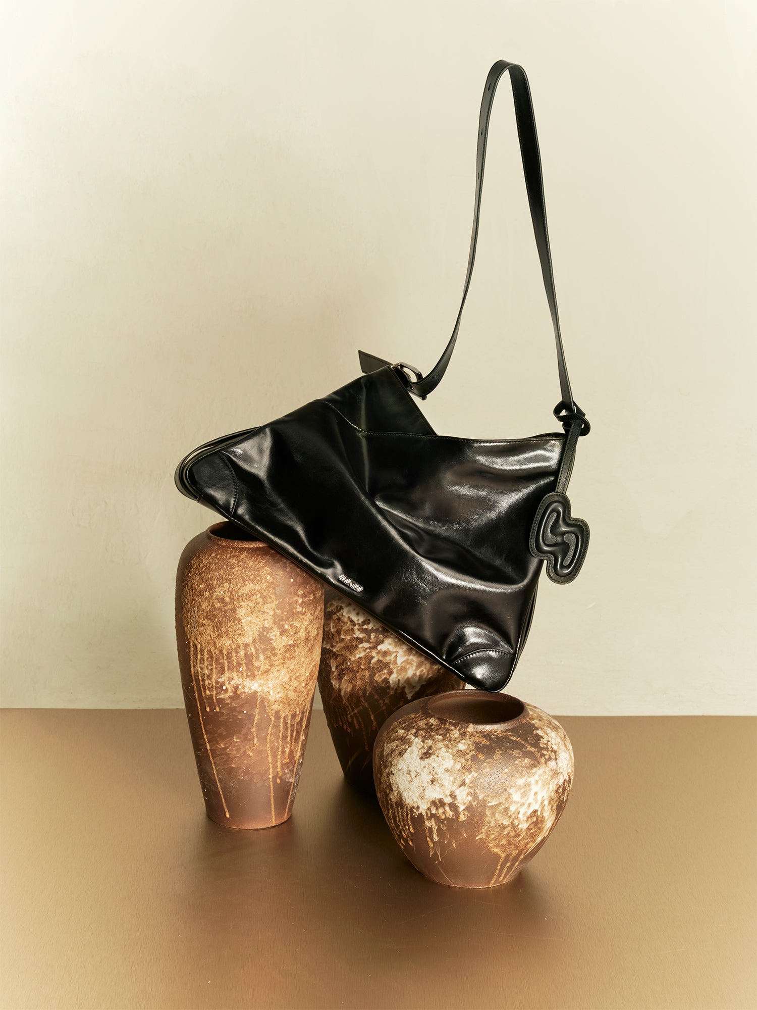 SURE SURE CROISSANT Medium Shoulder Bag - Black