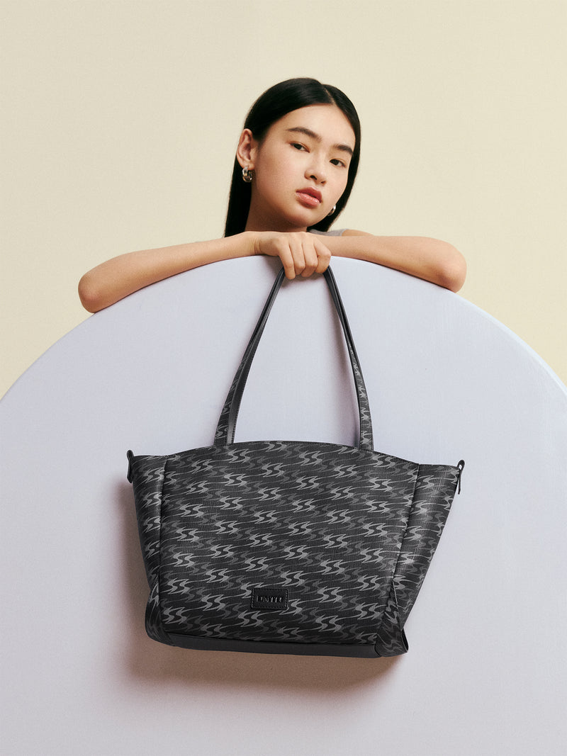 MONOGRAM 5.0 LOOP Medium Tote Bag - Black