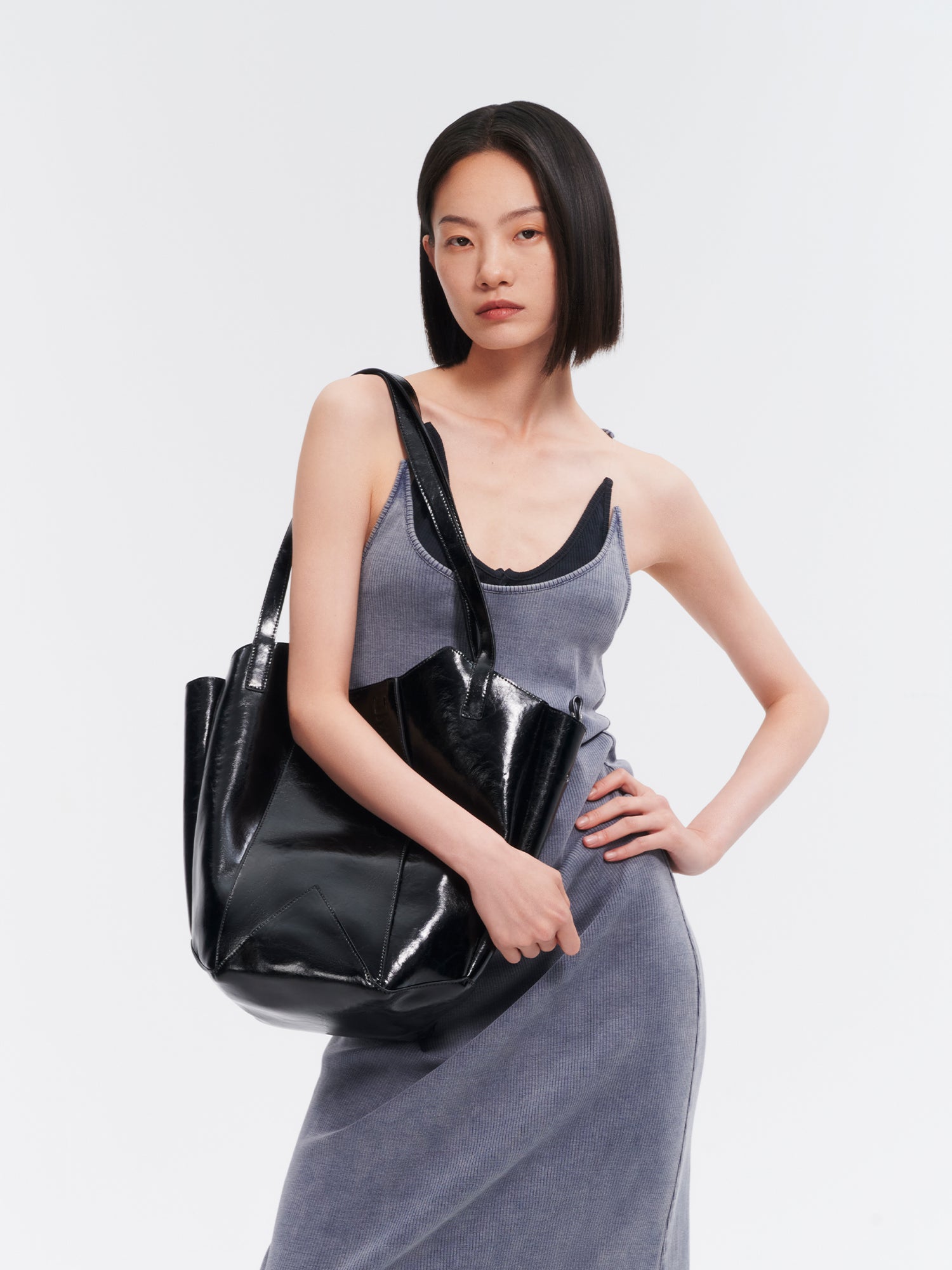 CRISPY PETAL Regular Tote Bag - Black