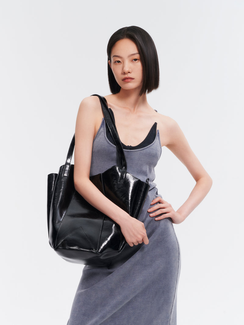 CRISPY PETAL Regular Tote Bag - Black