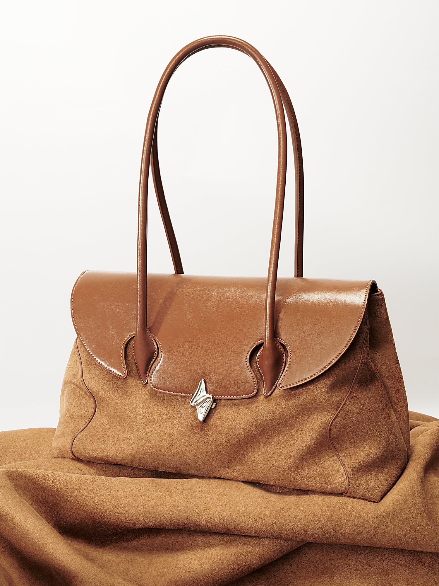 URBAN WANDERING Regular Shoulder Bag - Brown