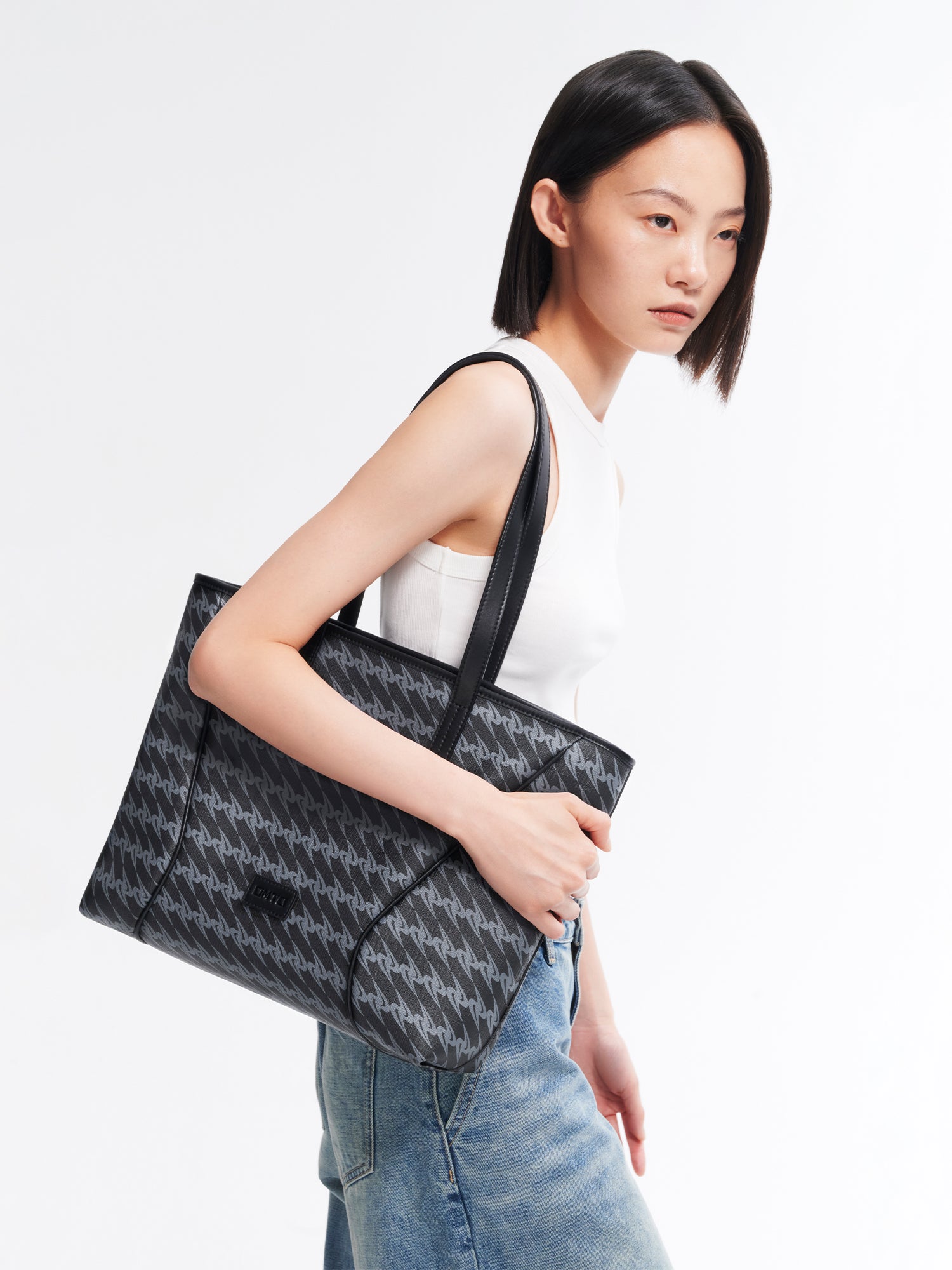 MONOGRAM 3.0 TRUFFLE LOOP Medium Tote Bag - Black