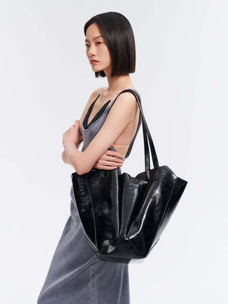 CRISPY PETAL Regular Tote Bag - Black