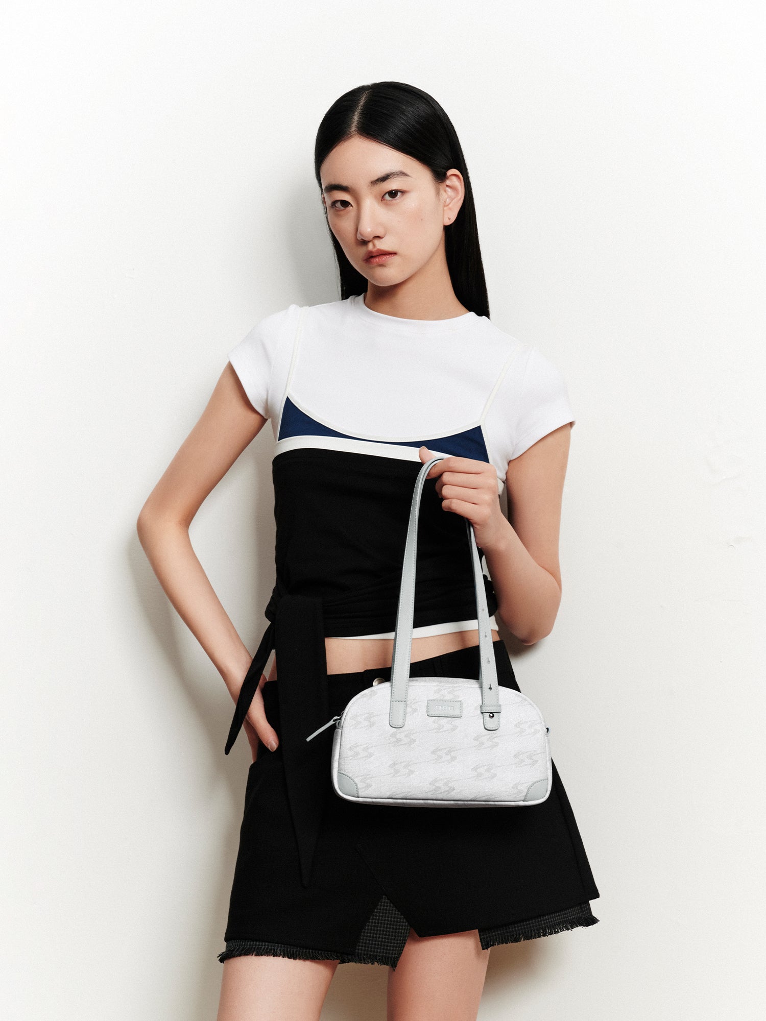 MONOGRAM 5.0 LOOP Regular Shoulder Bag - Cream Grey