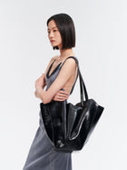 CRISPY PETAL Regular Tote Bag - Black