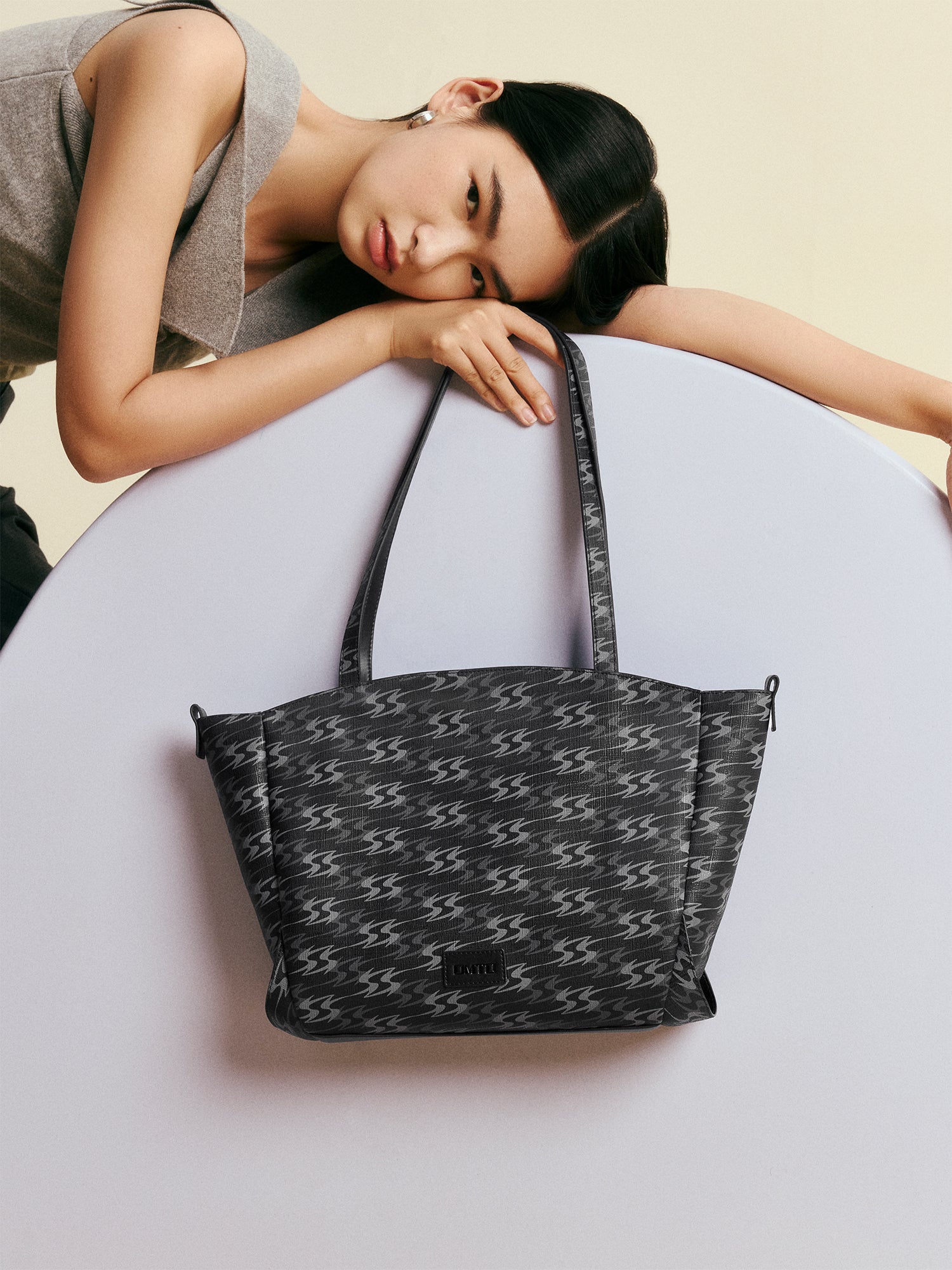 MONOGRAM 5.0 LOOP Medium Tote Bag - Black