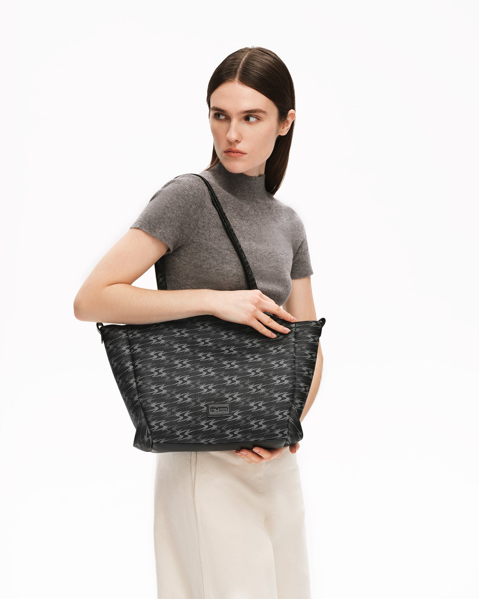 MONOGRAM 5.0 LOOP Medium Tote Bag - Black