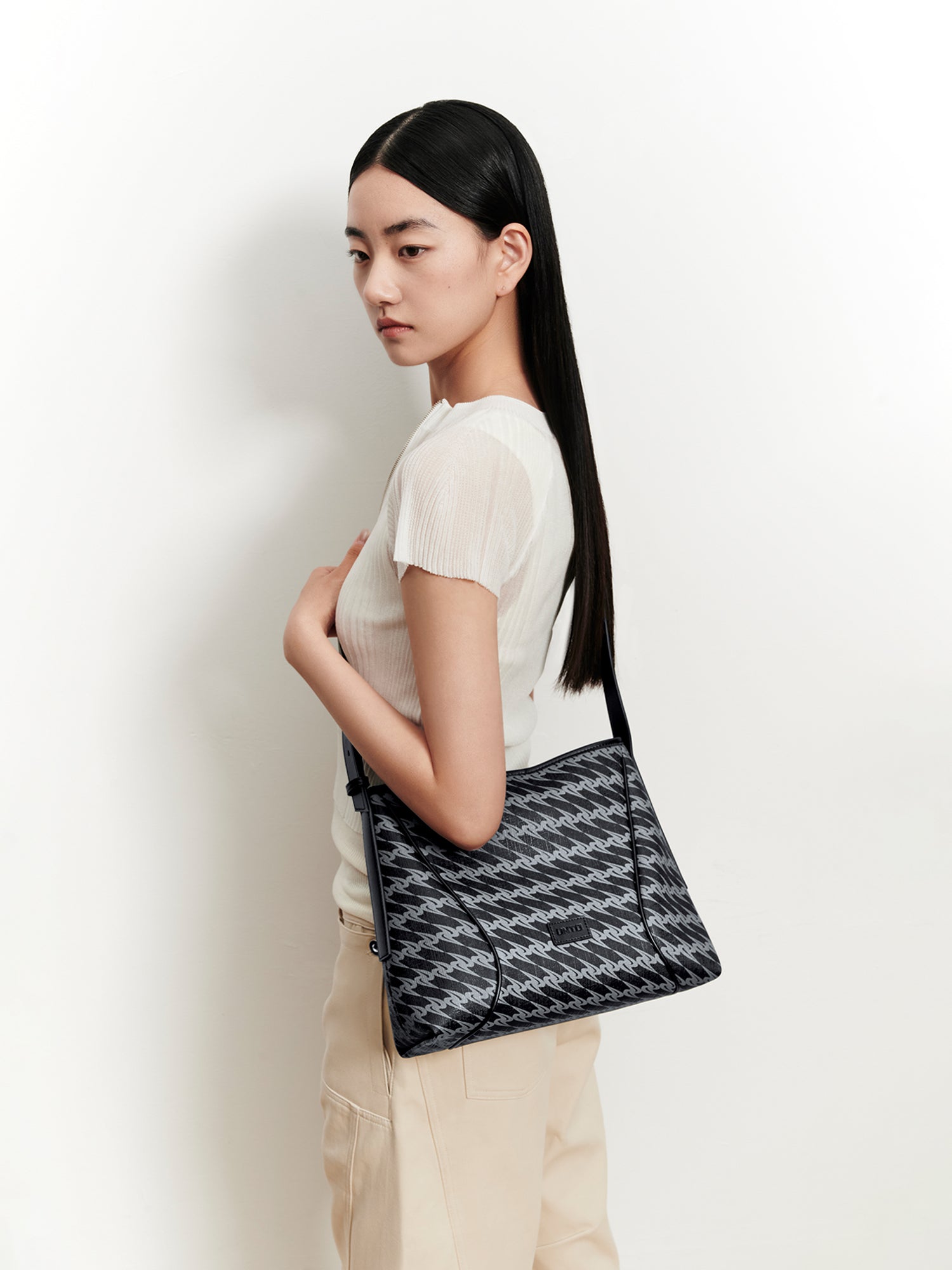 MONOGRAM 3.0 LOOP Small Shoulder Bag - Black