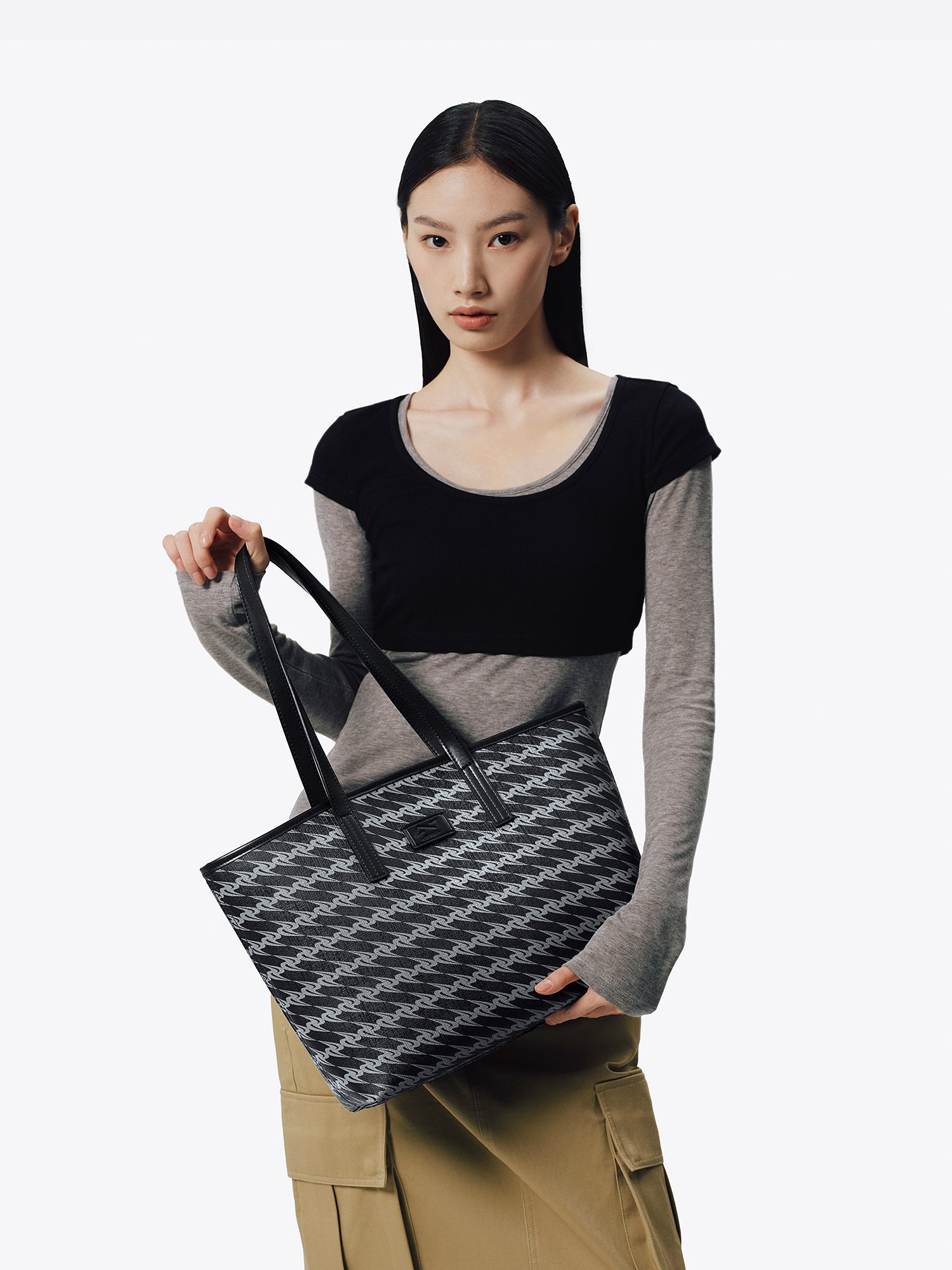 MONOGRAM 3.0 LOOP Medium Tote Bag - Black