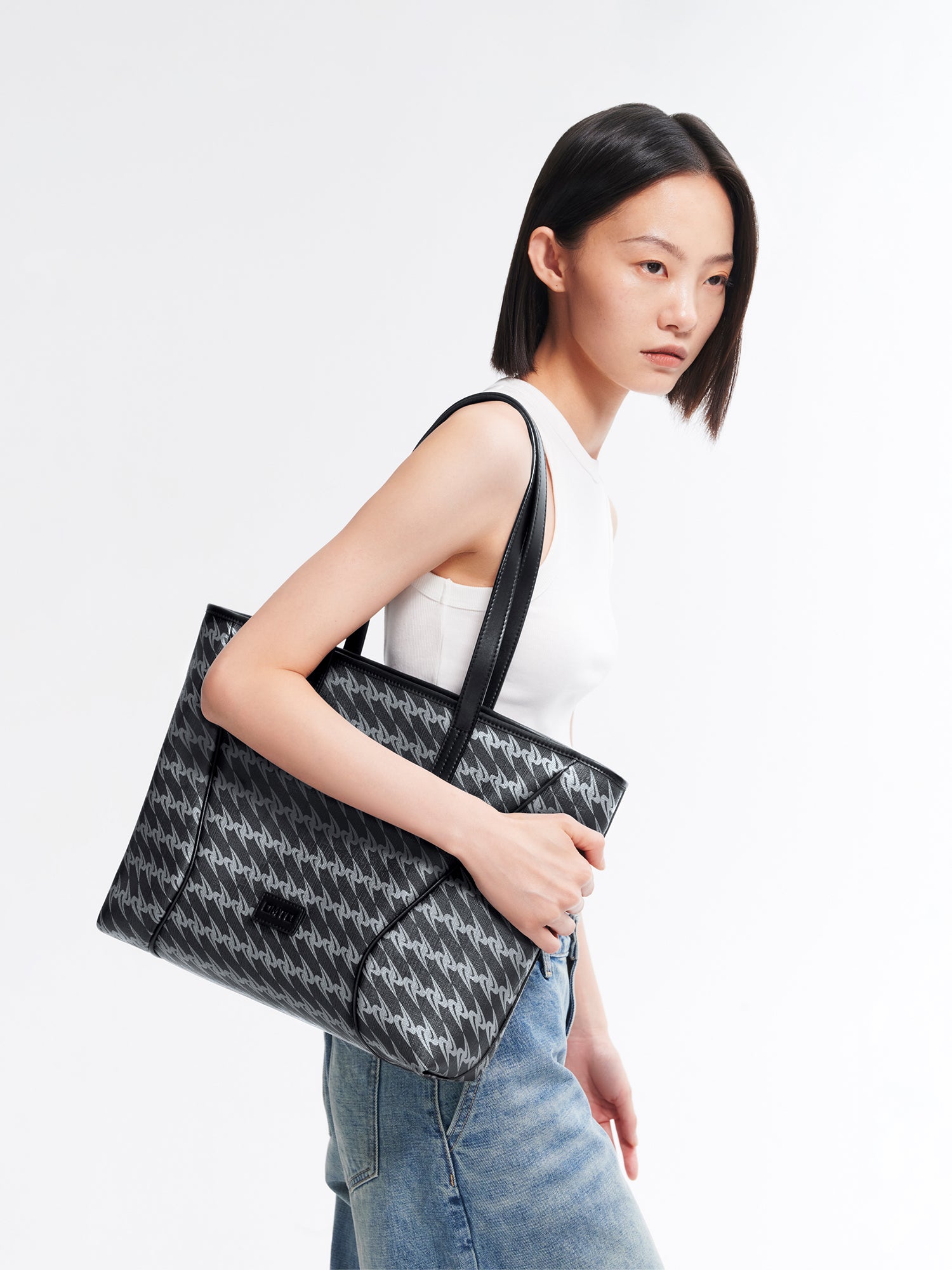 MONOGRAM 3.0 TRUFFLE LOOP Medium Tote Bag - Black