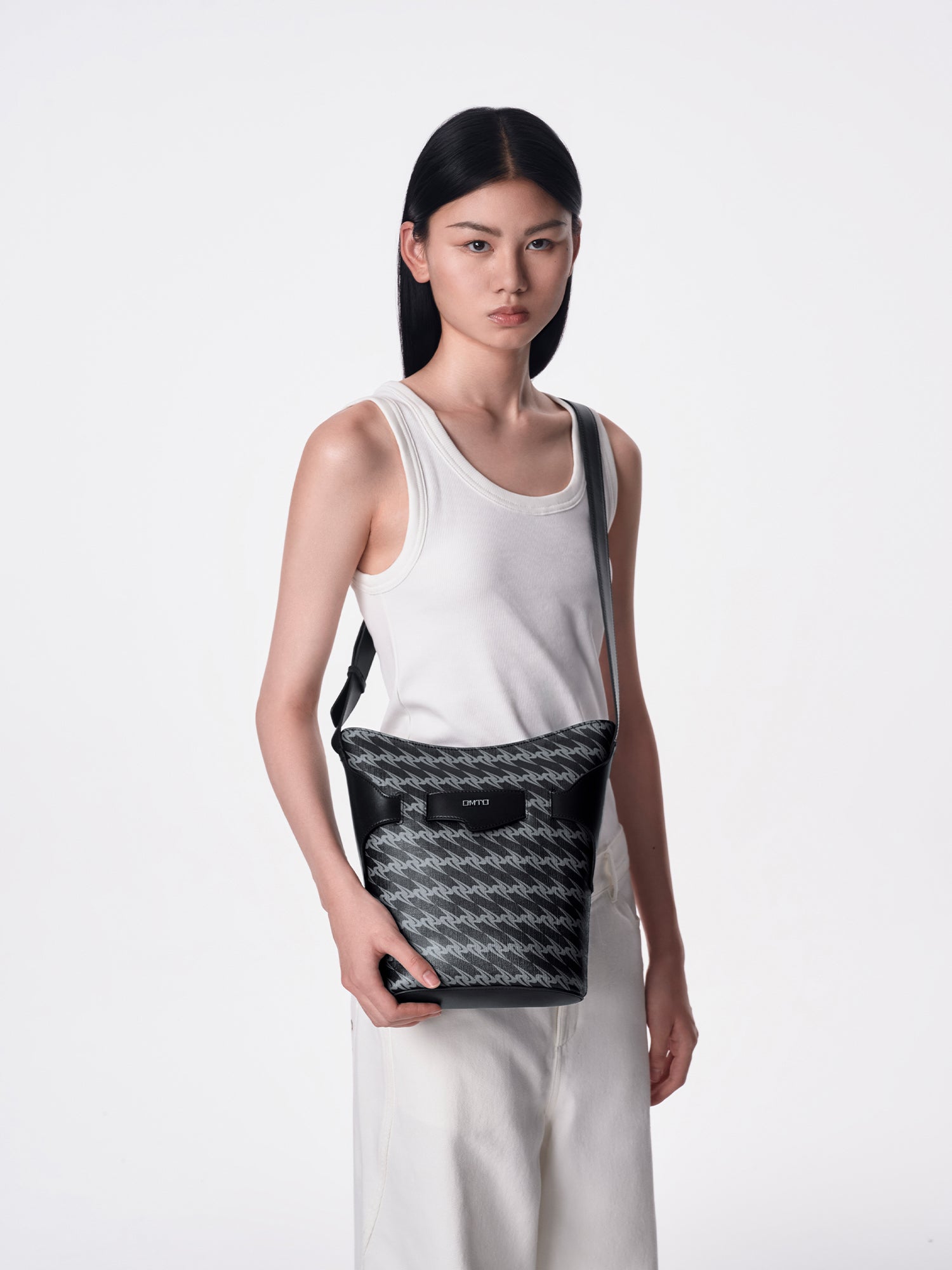 MONOGRAM 3.0 LOOP Regular Shoulder Bag - Black