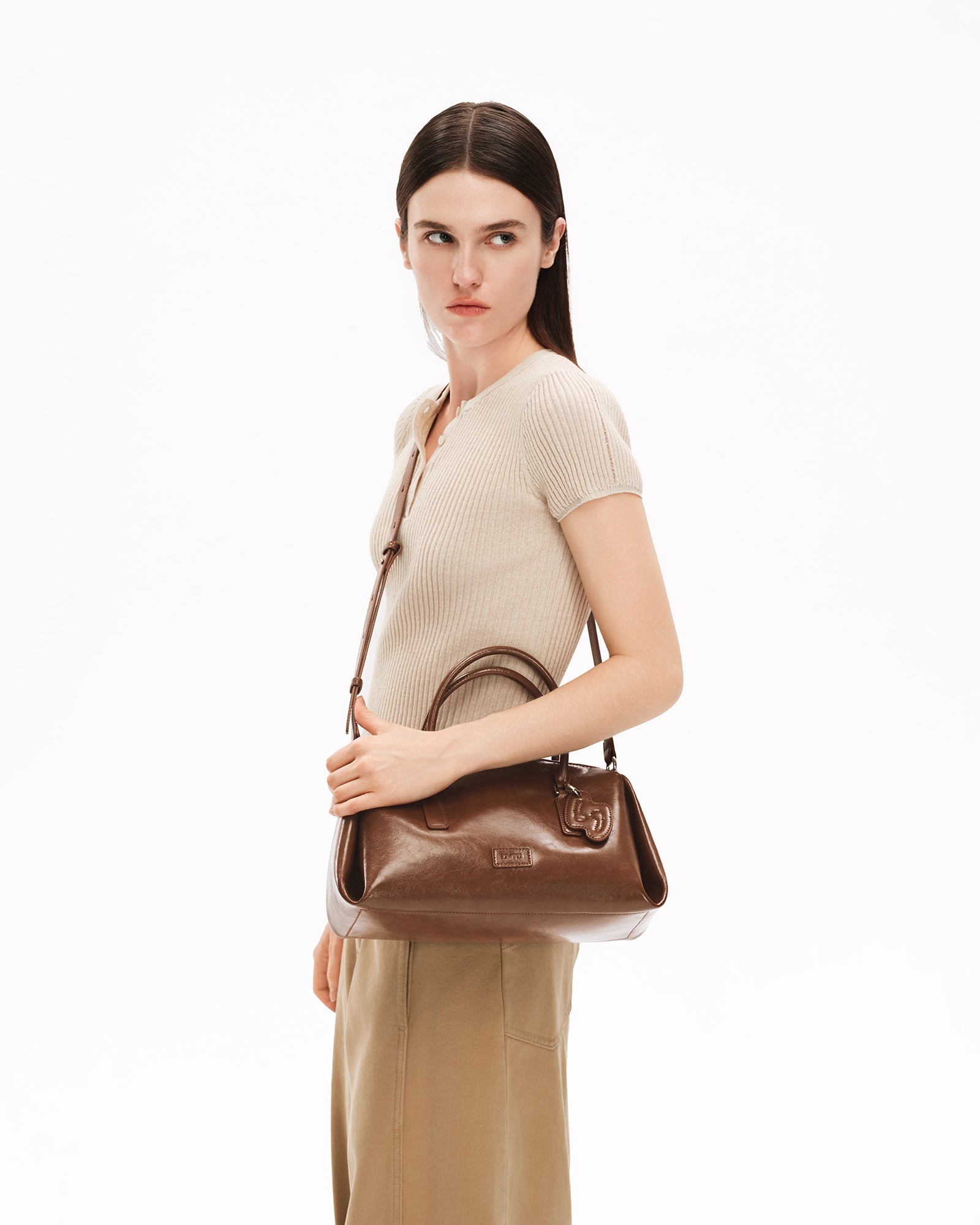 PINCH PILLOW Medium Handbag - Cocoa Brown