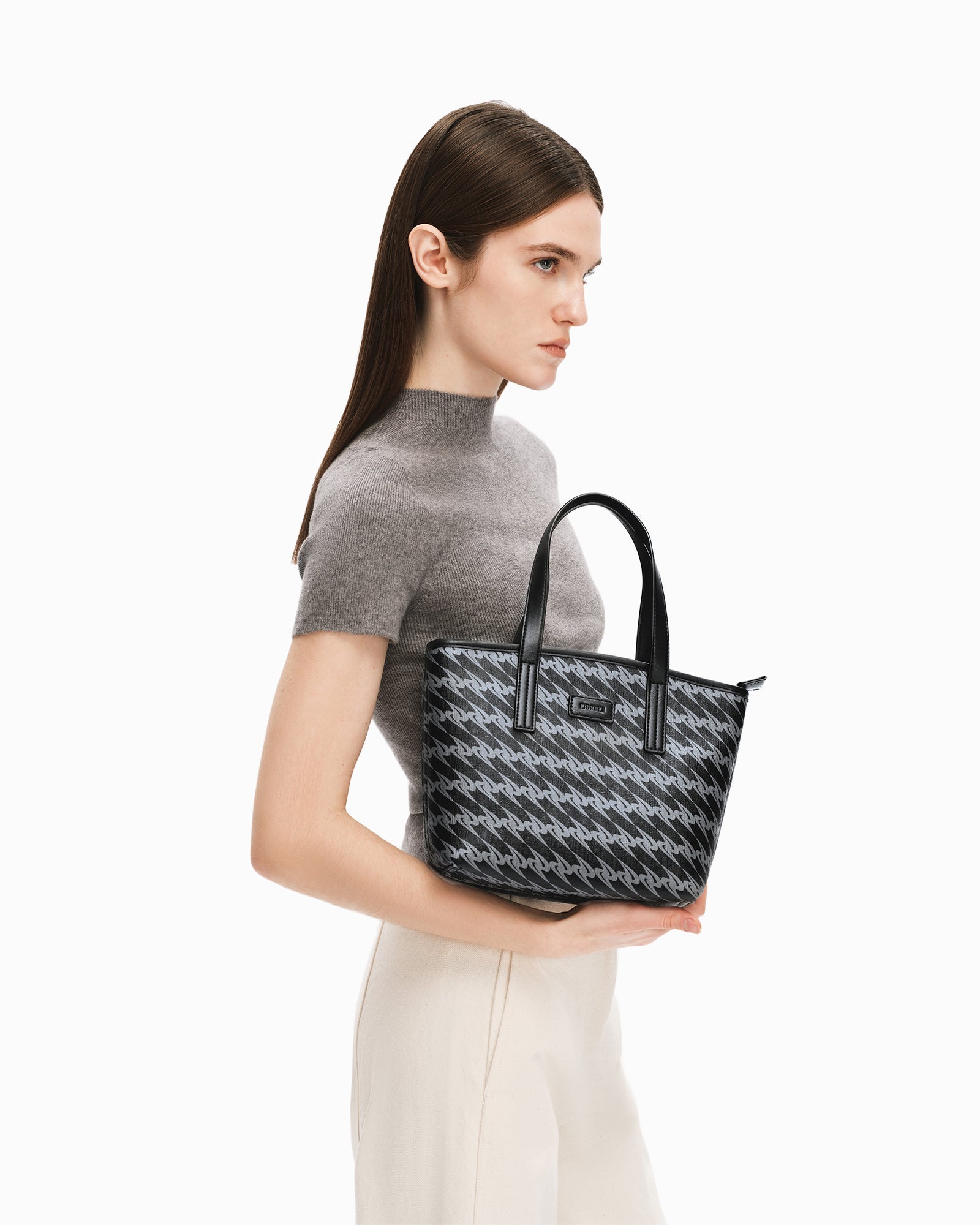 MONOGRAM 3.0 LOOP Small Handbag - Black