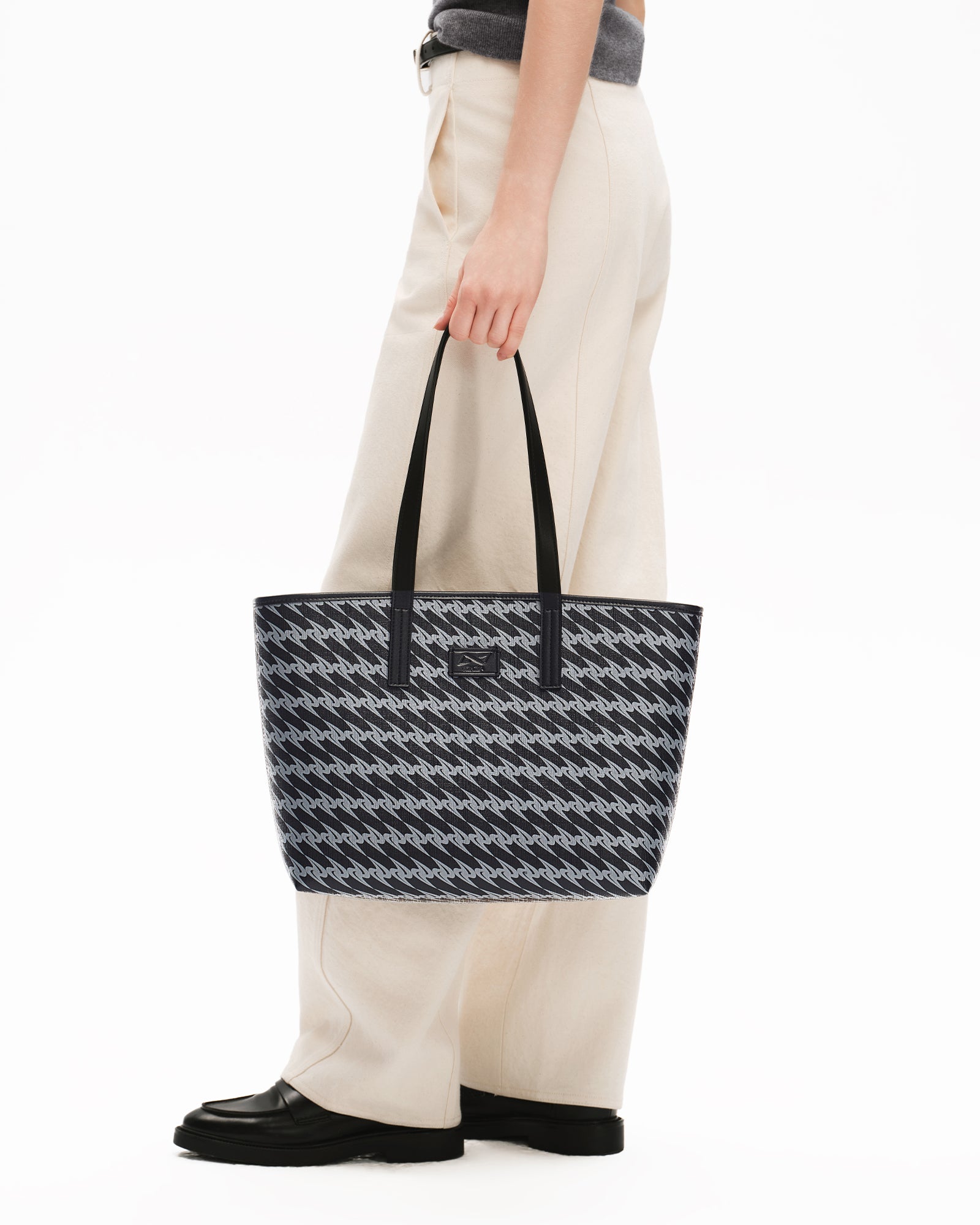 MONOGRAM 3.0 LOOP Medium Tote Bag - Black